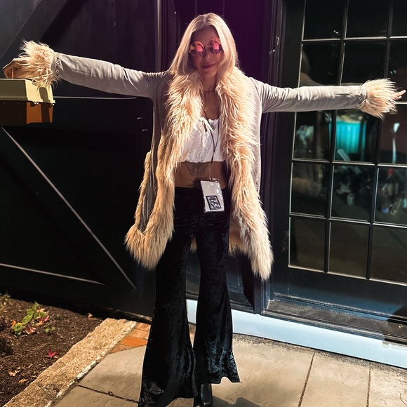 Meet your Posher, Vanessa - Picture 1 of 1